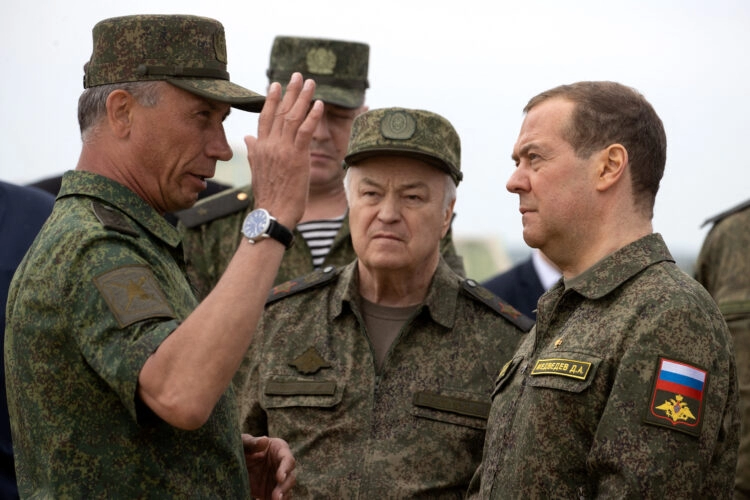 Nakon Putina, zaprijetio i Medvedev: “Njihov neprijatelj naš je prijatelj”